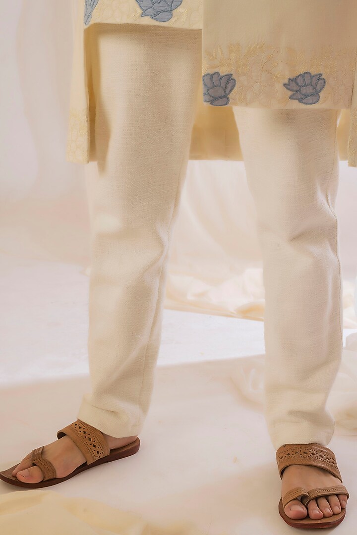 Off-White Embroidered Coat by VAANI BESWAL MEN at Pernia's Pop Up Shop