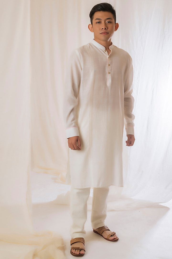 Off-White Embroidered Kurta by VAANI BESWAL MEN
