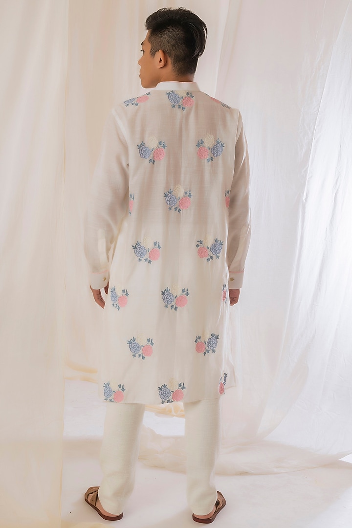 Off-White Handwoven Cotton Silk Applique Work Kurta by VAANI BESWAL MEN at Pernia's Pop Up Shop