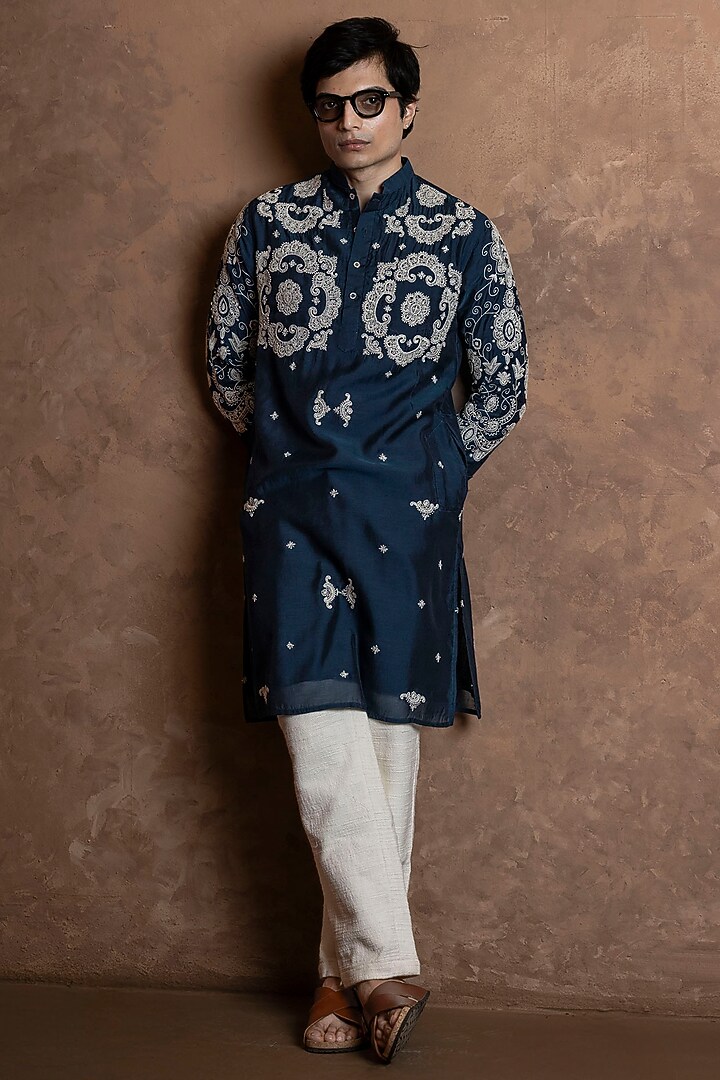 Navy Blue Muslin Embroidered Kurta by VAANI BESWAL MEN at Pernia's Pop Up Shop
