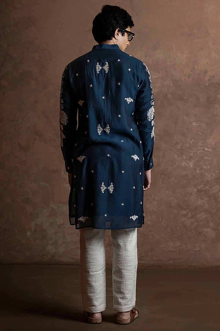 Navy Blue Muslin Embroidered Kurta by VAANI BESWAL MEN at Pernia's Pop Up Shop