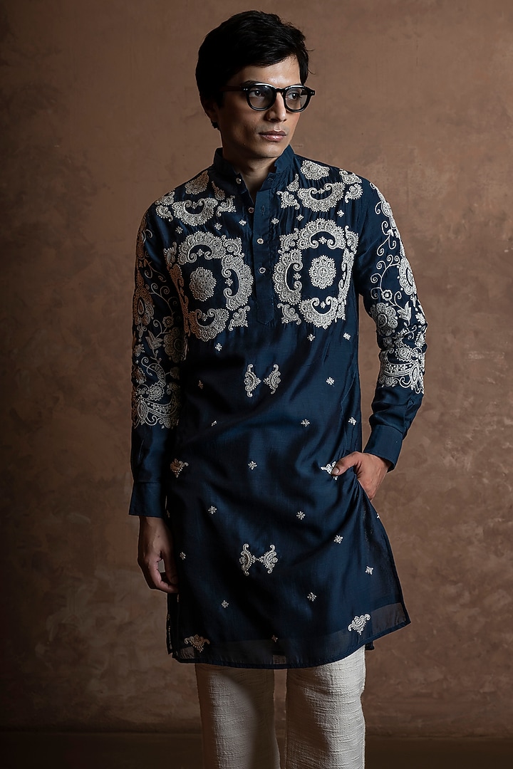 Navy Blue Muslin Embroidered Kurta by VAANI BESWAL MEN at Pernia's Pop Up Shop