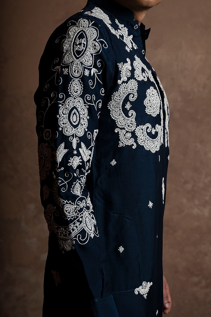 Navy Blue Muslin Embroidered Kurta by VAANI BESWAL MEN at Pernia's Pop Up Shop