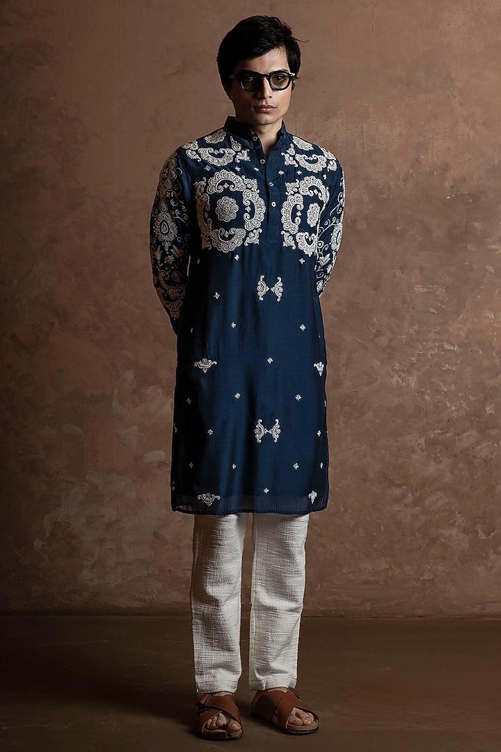 Navy Blue Muslin Embroidered Kurta by VAANI BESWAL MEN at Pernia's Pop Up Shop