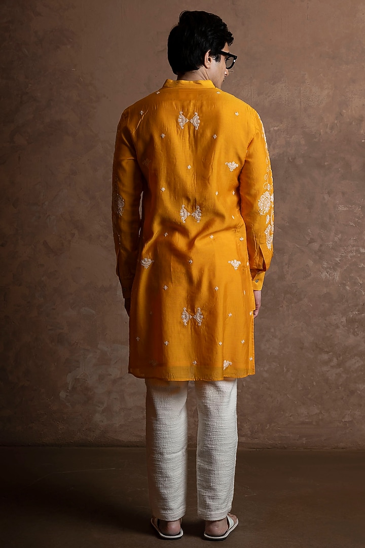 Yellow Muslin Embroidered Kurta by VAANI BESWAL MEN at Pernia's Pop Up Shop