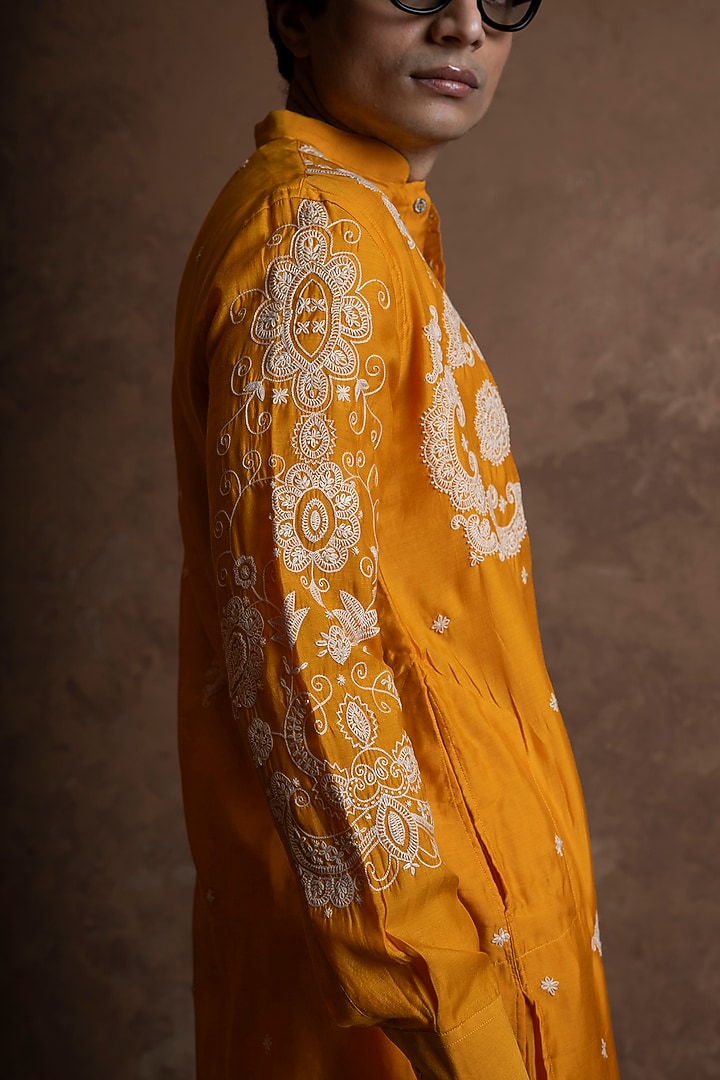 Yellow Muslin Embroidered Kurta by VAANI BESWAL MEN at Pernia's Pop Up Shop