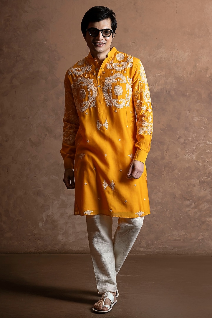 Yellow Muslin Embroidered Kurta by VAANI BESWAL MEN at Pernia's Pop Up Shop