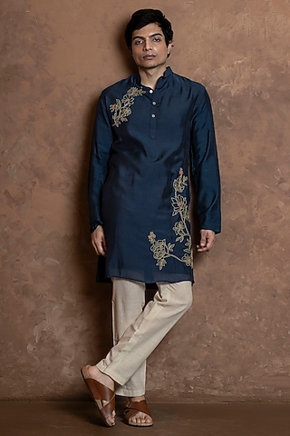 Navy Blue Muslin Floral Embroidered Kurta by VAANI BESWAL MEN