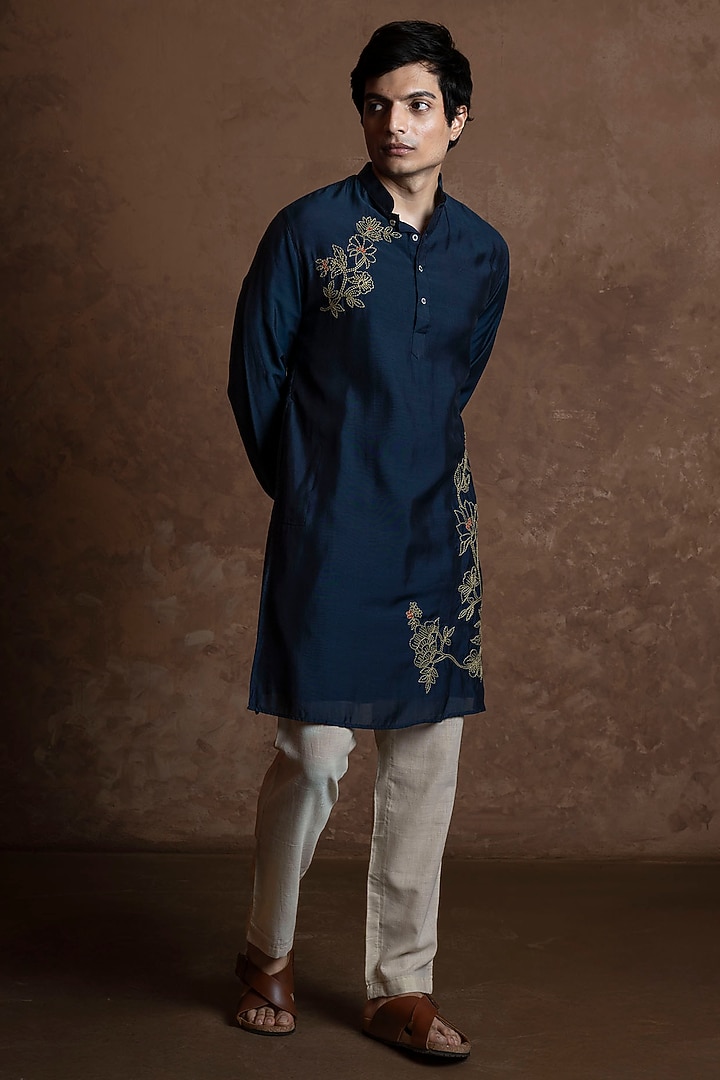 Navy Blue Muslin Floral Embroidered Kurta by VAANI BESWAL MEN at Pernia's Pop Up Shop