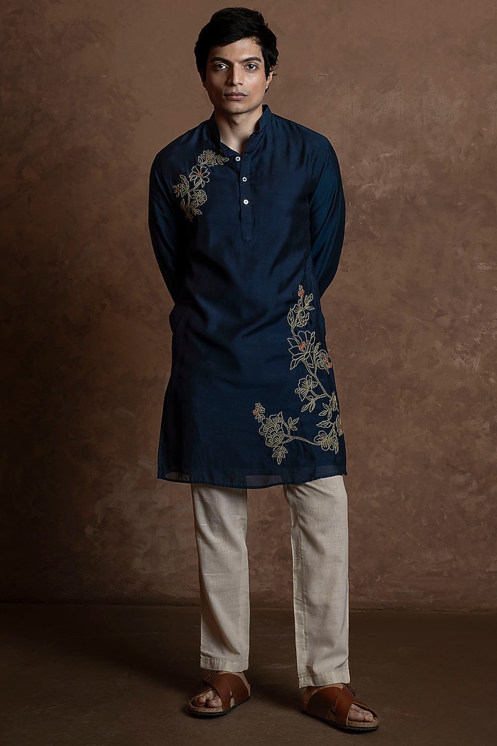 Navy Blue Muslin Floral Embroidered Kurta by VAANI BESWAL MEN at Pernia's Pop Up Shop