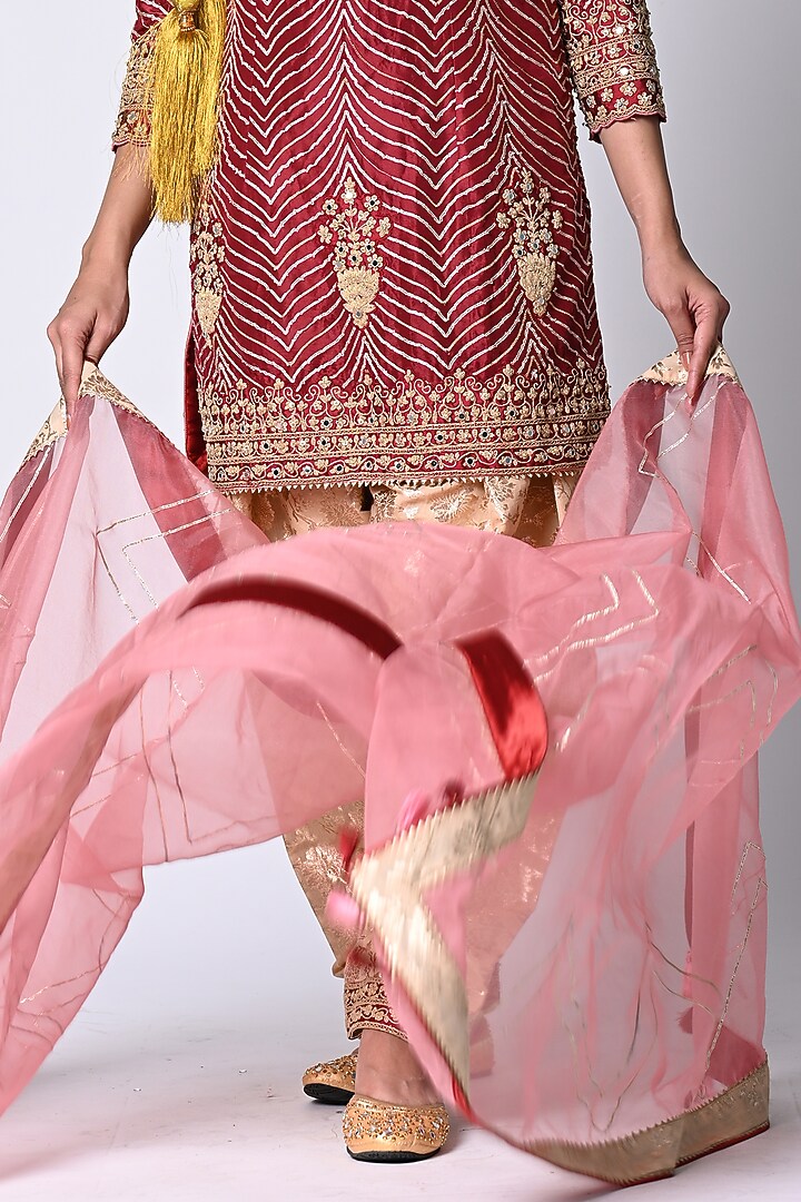 Maroon Banarasi Dori Embroidered Kurta Set by Vannikaa Malik at Pernia's Pop Up Shop