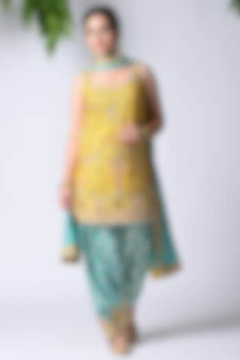 Mustard Silk Dori Embroidered Kurta Set by Vannikaa Malik at Pernia's Pop Up Shop