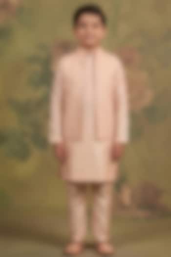 Blush Silk Embroidered Bundi Jacket Set For Boys by Vanshik Kids at Pernia's Pop Up Shop