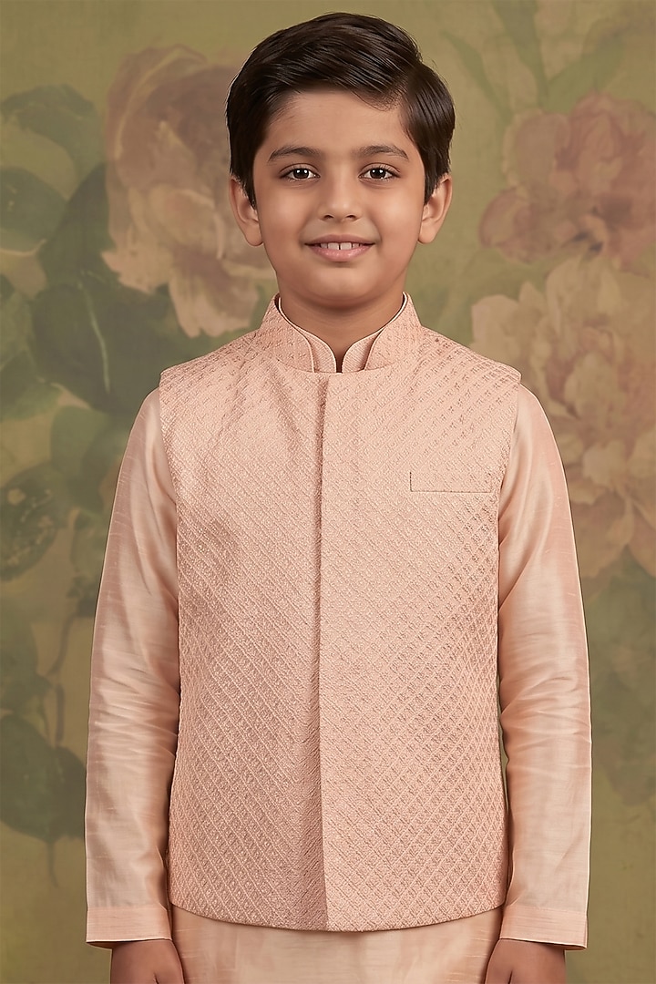 Blush Silk Embroidered Bundi Jacket Set For Boys by Vanshik Kids at Pernia's Pop Up Shop