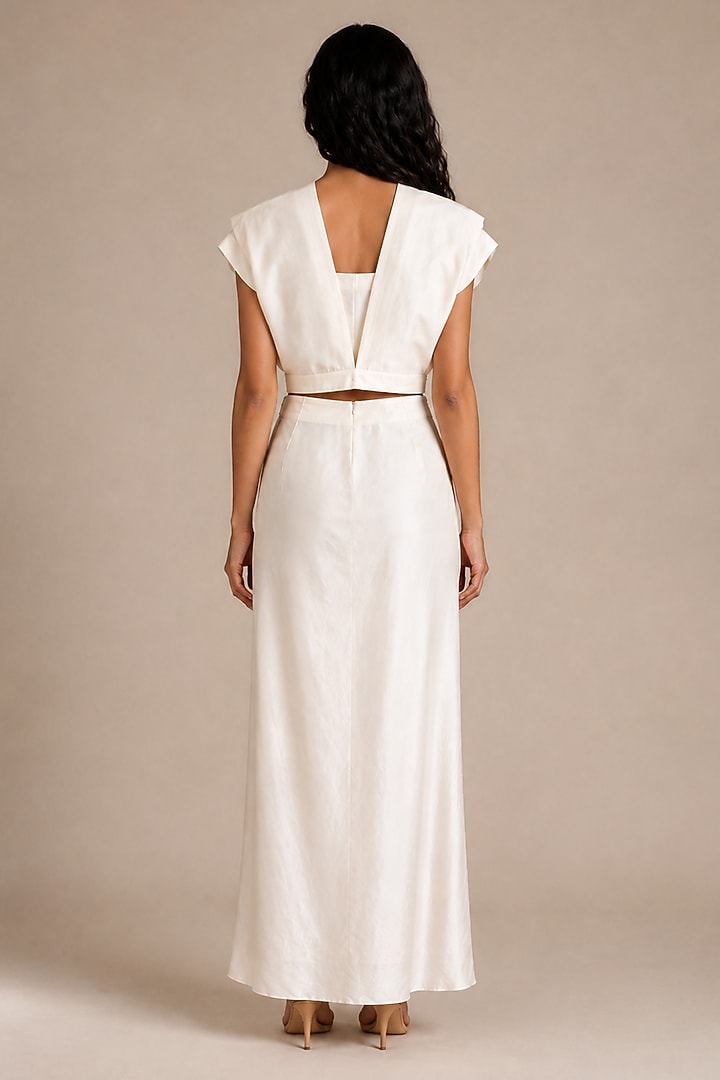 White Bamberg Silk Draped Skirt Set by Vanshika Agarwal Label at Pernia's Pop Up Shop