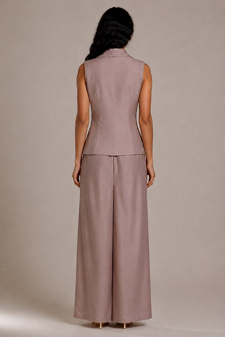 Grey Bamberg Silk Embroidered Co-Ord Set by Vanshika Agarwal Label at Pernia's Pop Up Shop