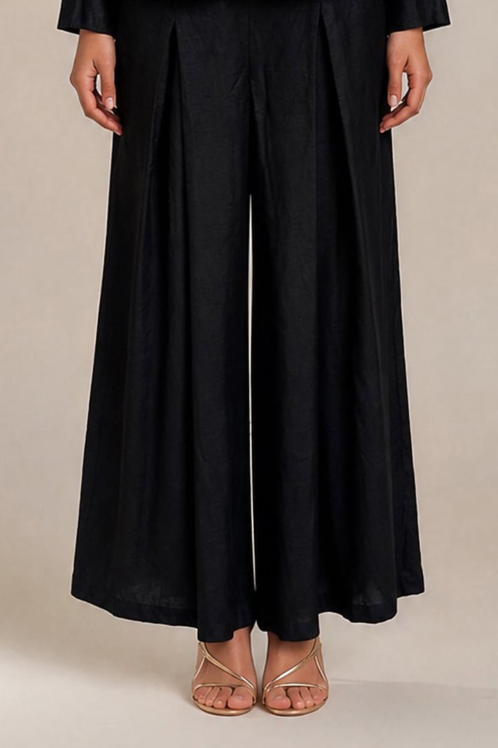 Black Bamberg Silk Embroidered Co-Ord Set by Vanshika Agarwal Label at Pernia's Pop Up Shop