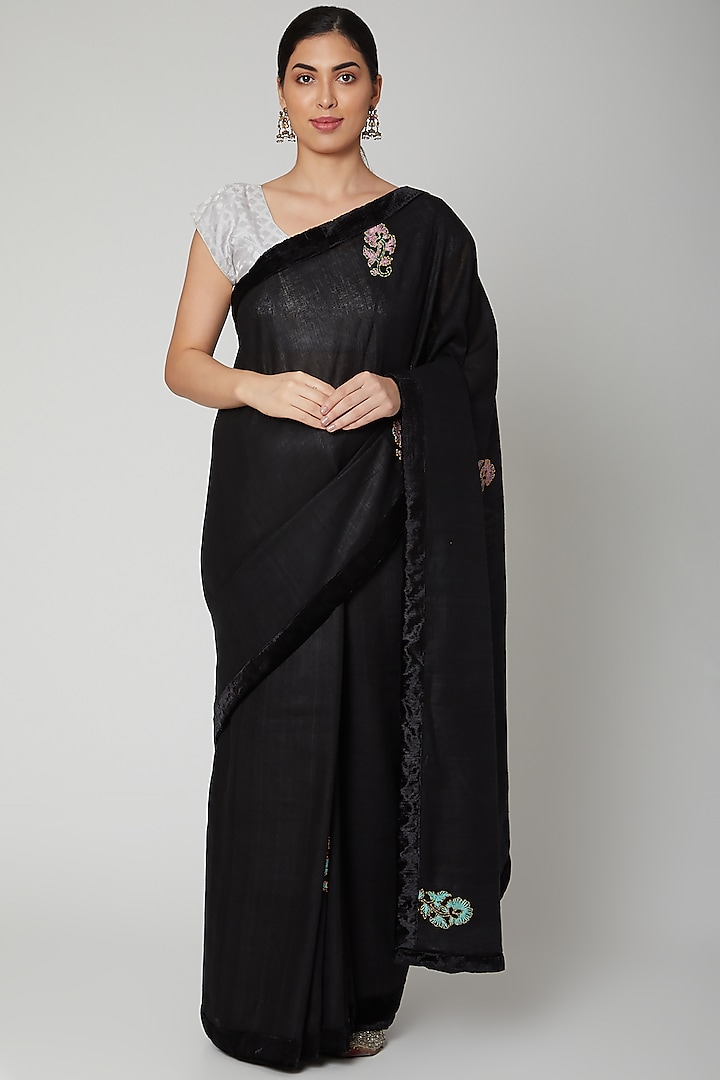 Black Matka Silk Thread Embroidered Handwoven Saree Set by Varastraa