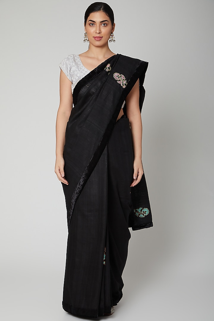Black Matka Silk Thread Embroidered Handwoven Party Wear Saree Set by Varastraa at Pernia's Pop Up Shop