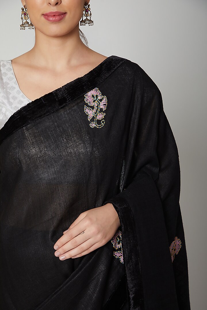 Black Matka Silk Thread Embroidered Handwoven Party Wear Saree Set by Varastraa at Pernia's Pop Up Shop