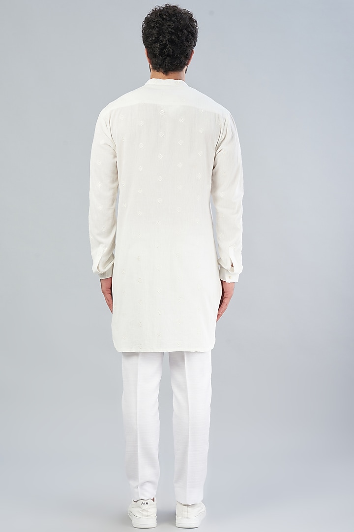 White Cotton Embroidered
Kurta Set by VARENYA at Pernia's Pop Up Shop