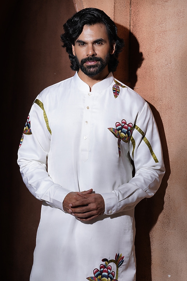 Off-White Silk Embroidered Kurta Set by VAROIN MARWAH at Pernia's Pop Up Shop