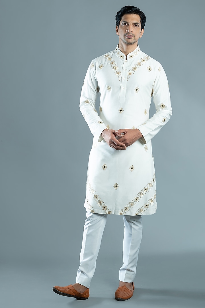 Off-White Silk Foil Embroidered Kurta Set by VAROIN MARWAH at Pernia's Pop Up Shop