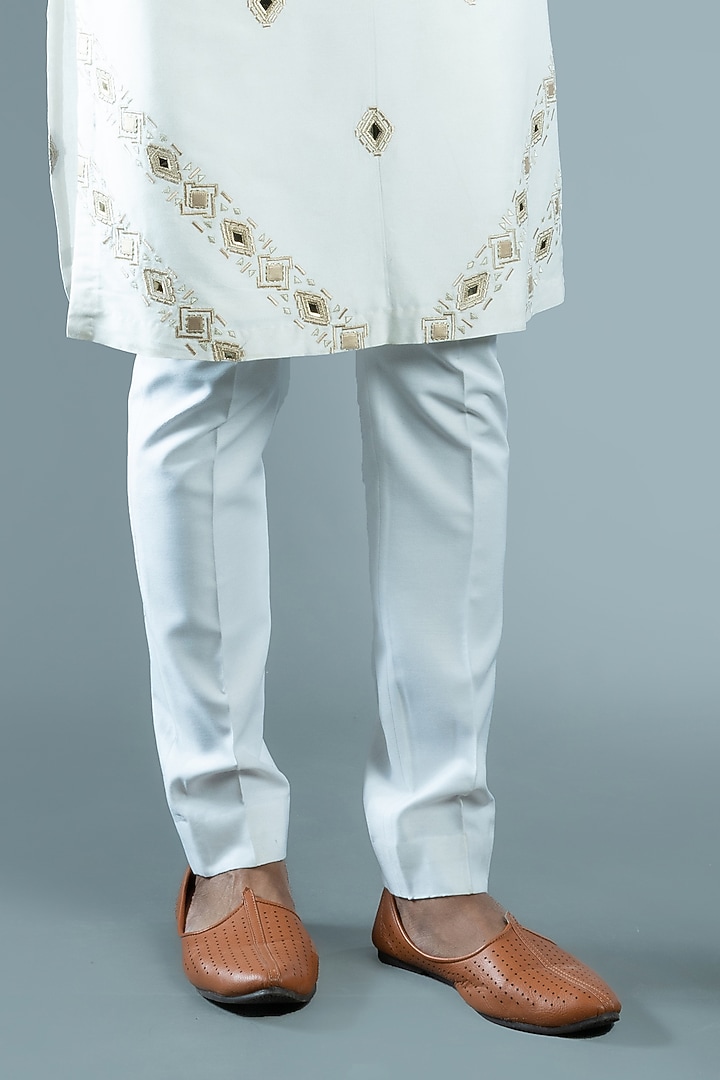 Off-White Silk Foil Embroidered Kurta Set by VAROIN MARWAH at Pernia's Pop Up Shop