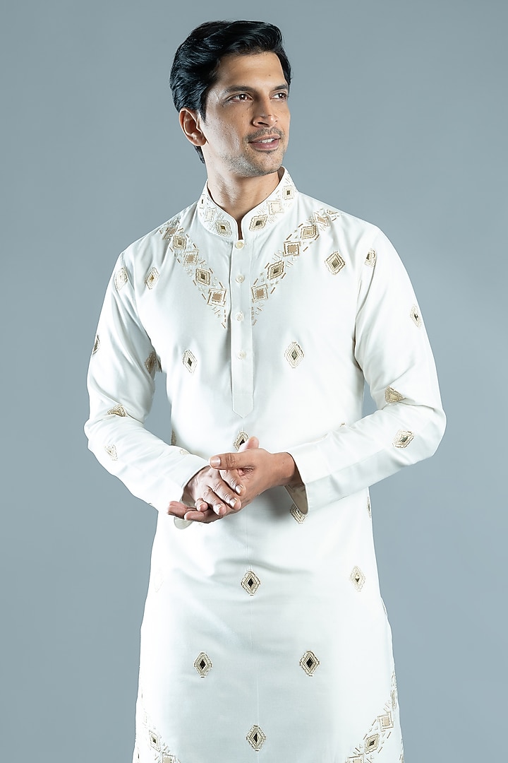 Off-White Silk Foil Embroidered Kurta Set by VAROIN MARWAH at Pernia's Pop Up Shop