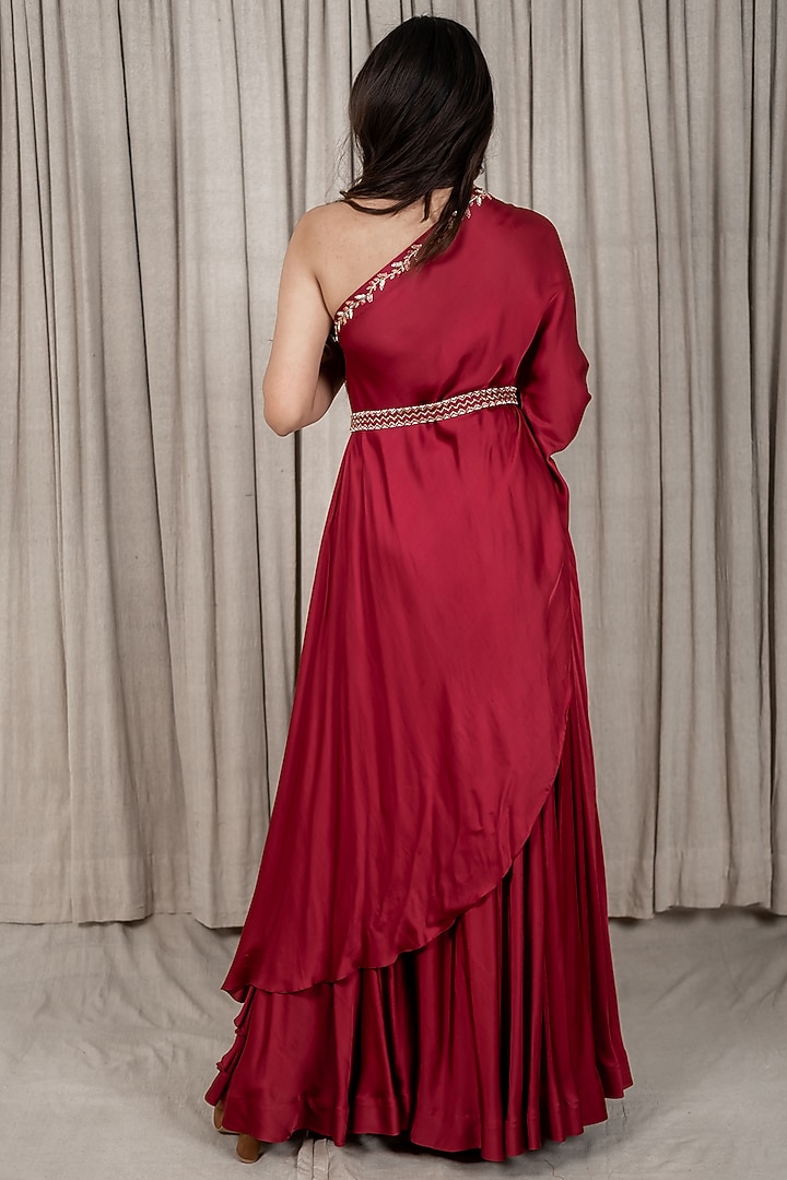 Maroon Embroidered One-Shoulder Kaftan Set by Varsana Boutique at Pernia's Pop Up Shop