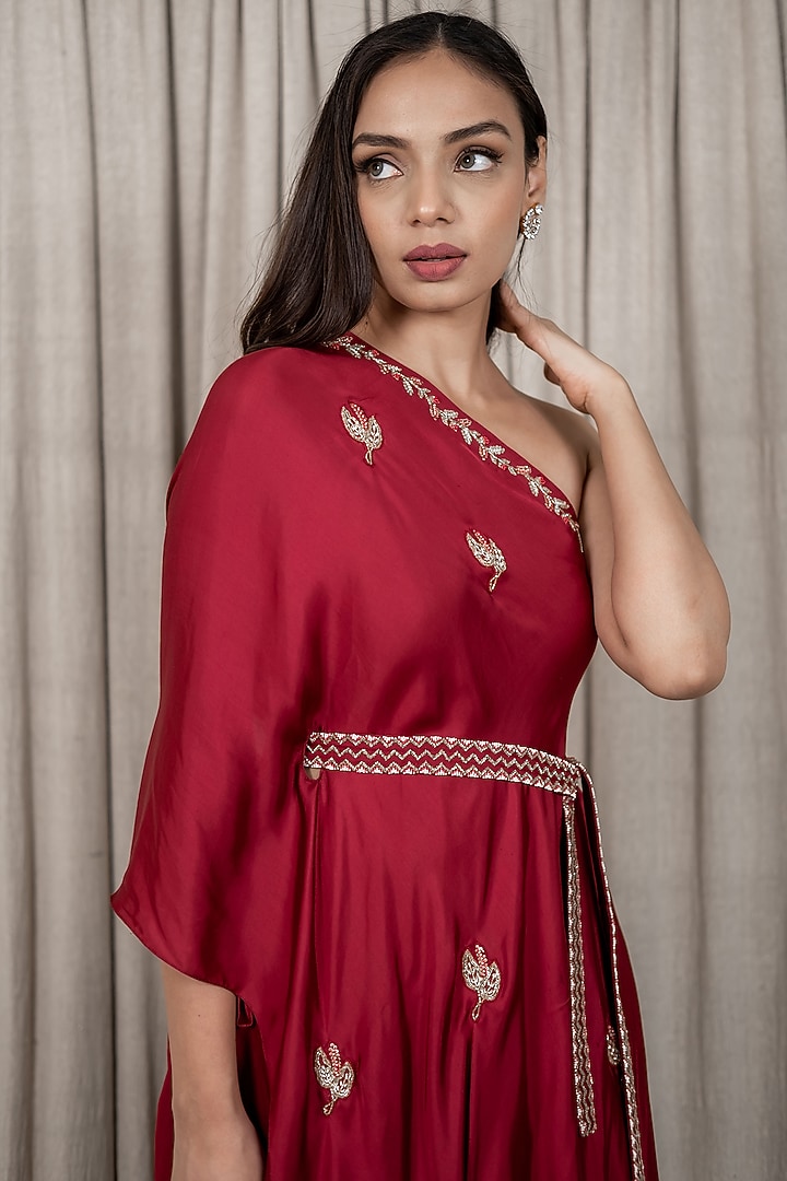Maroon Embroidered One-Shoulder Kaftan Set by Varsana Boutique at Pernia's Pop Up Shop
