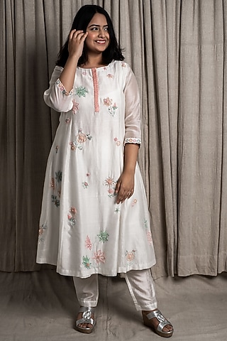 White Embroidered Kurta Set by Varsana Boutique