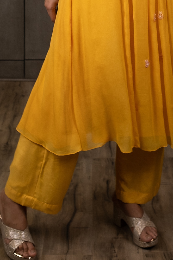 Yellow Embroidered Kurta Set by Varsana Boutique at Pernia's Pop Up Shop