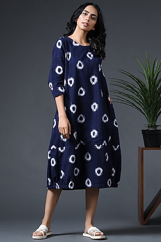 Navy Blue Printed Shift Dress by Vasstram