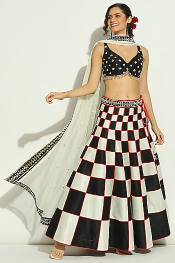 Black & White Dupion Silk Checkered Printed Wedding Lehenga Set by Vandana Sethi at Pernia's Pop Up Shop