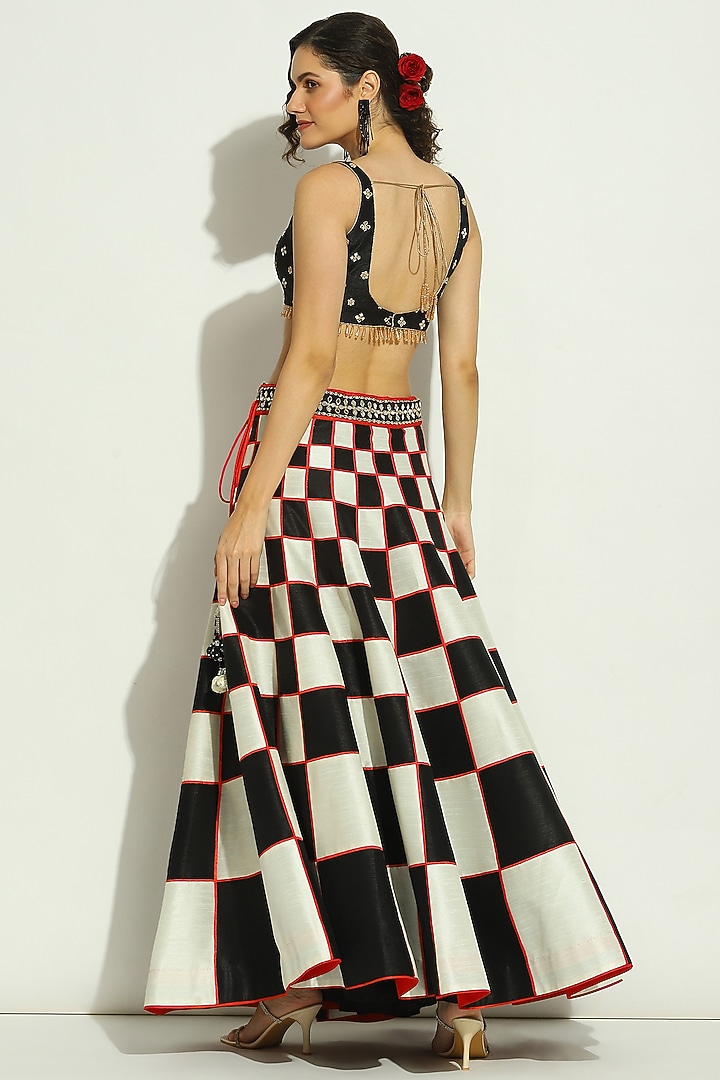 Black & White Dupion Silk Checkered Printed Wedding Lehenga Set by Vandana Sethi at Pernia's Pop Up Shop