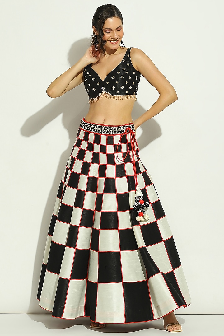 Black & White Dupion Silk Checkered Printed Wedding Lehenga Set by Vandana Sethi at Pernia's Pop Up Shop