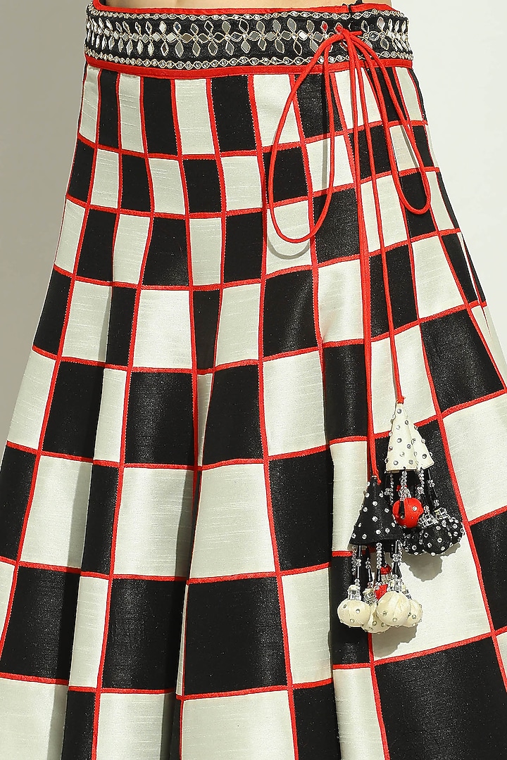 Black & White Dupion Silk Checkered Printed Wedding Lehenga Set by Vandana Sethi at Pernia's Pop Up Shop