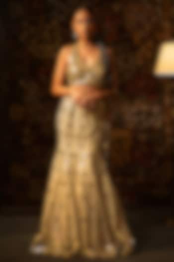 Ivory Shimmer Raw Silk Mirror Work Wedding Lehenga Set by Vandana Sethi at Pernia's Pop Up Shop