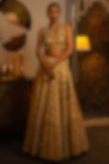 Ivory Shimmer Raw Silk Mirror Work Bridal Lehenga Set by Vandana Sethi at Pernia's Pop Up Shop