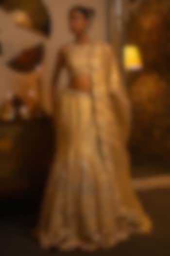 Ivory Shimmer Dupion Silk Zardosi Work Wedding Lehenga Set by Vandana Sethi at Pernia's Pop Up Shop