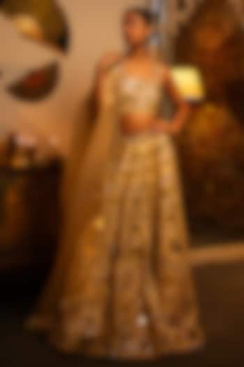 Ivory Shimmer Raw Silk Mirror Work Bridal Lehenga Set by Vandana Sethi at Pernia's Pop Up Shop