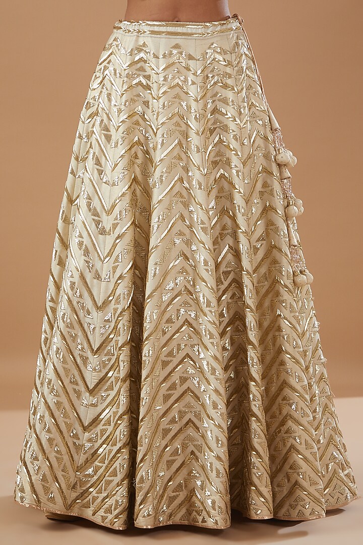 Ivory Dupion Raw Silk Embroidered Bridal Lehenga Set by Vandana Sethi at Pernia's Pop Up Shop