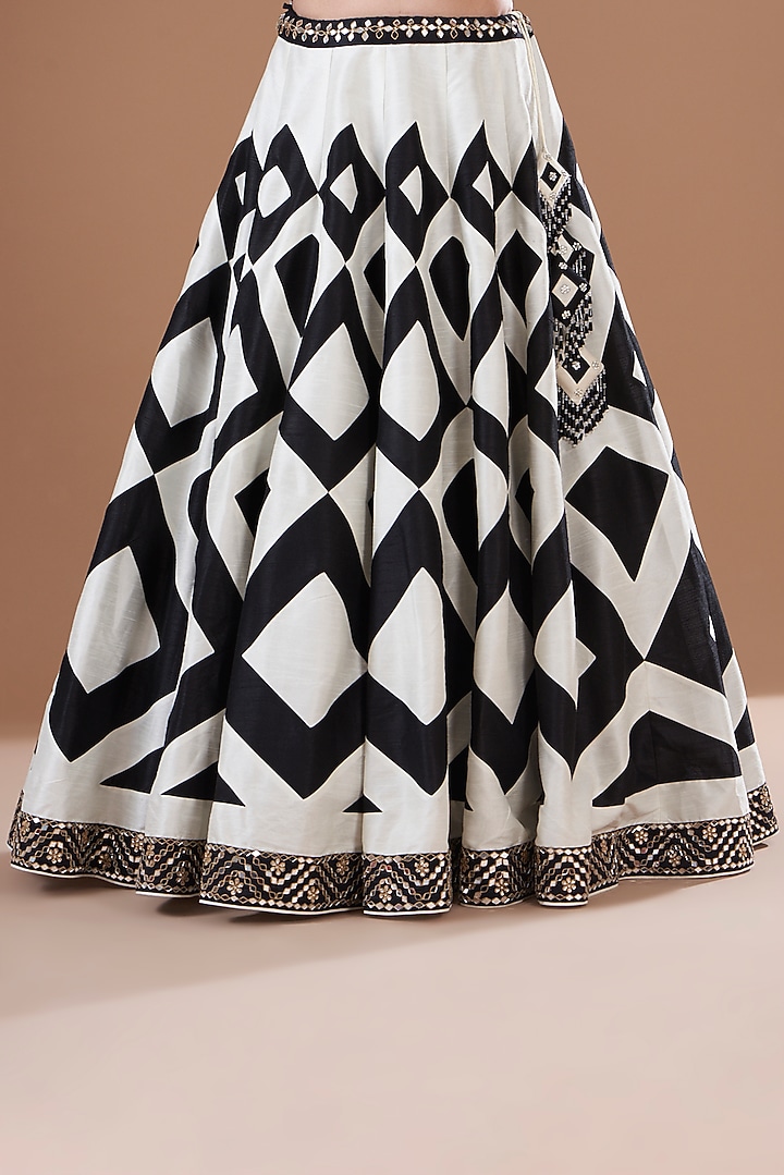 Black & White Dupion Raw Silk Embroidered Wedding Lehenga Set by Vandana Sethi at Pernia's Pop Up Shop