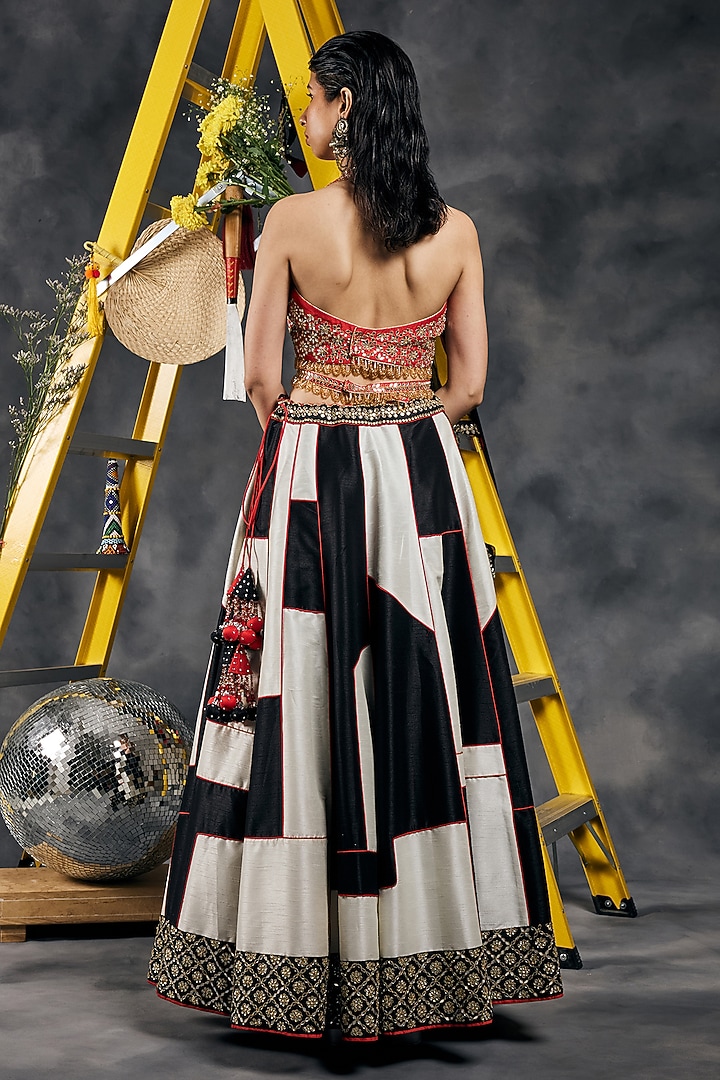 Black & White Dupion Silk Mirror Work Wedding Lehenga Set by Vandana Sethi at Pernia's Pop Up Shop