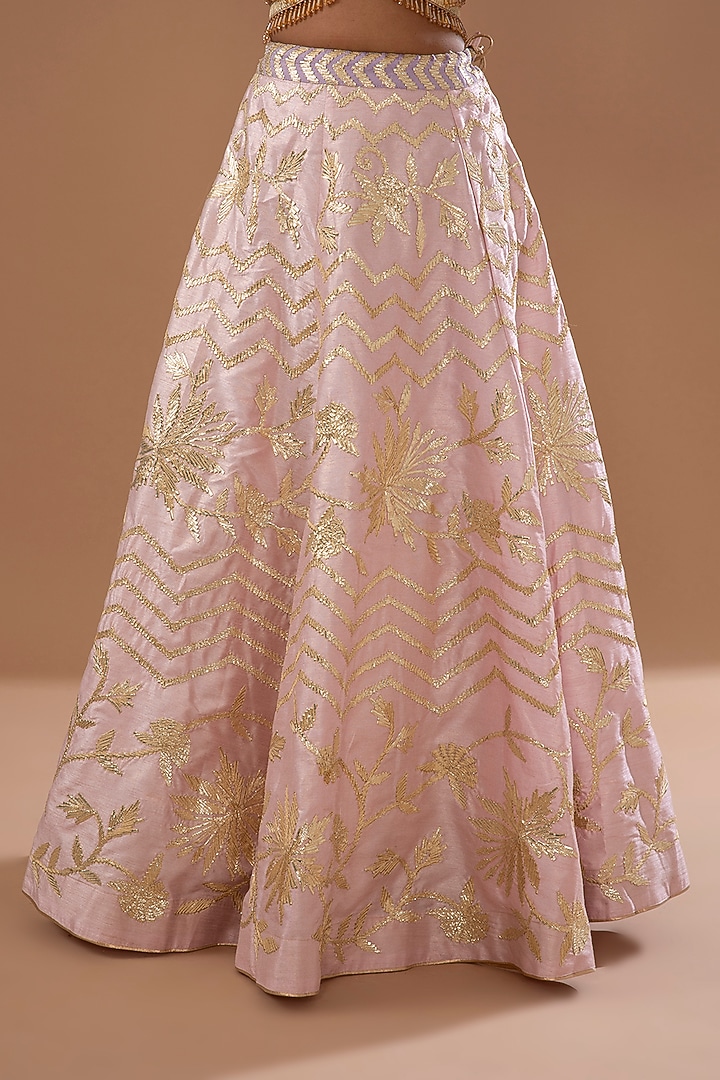 Pink Dupion Shimmer Wedding Lehenga Set by Vandana Sethi at Pernia's Pop Up Shop
