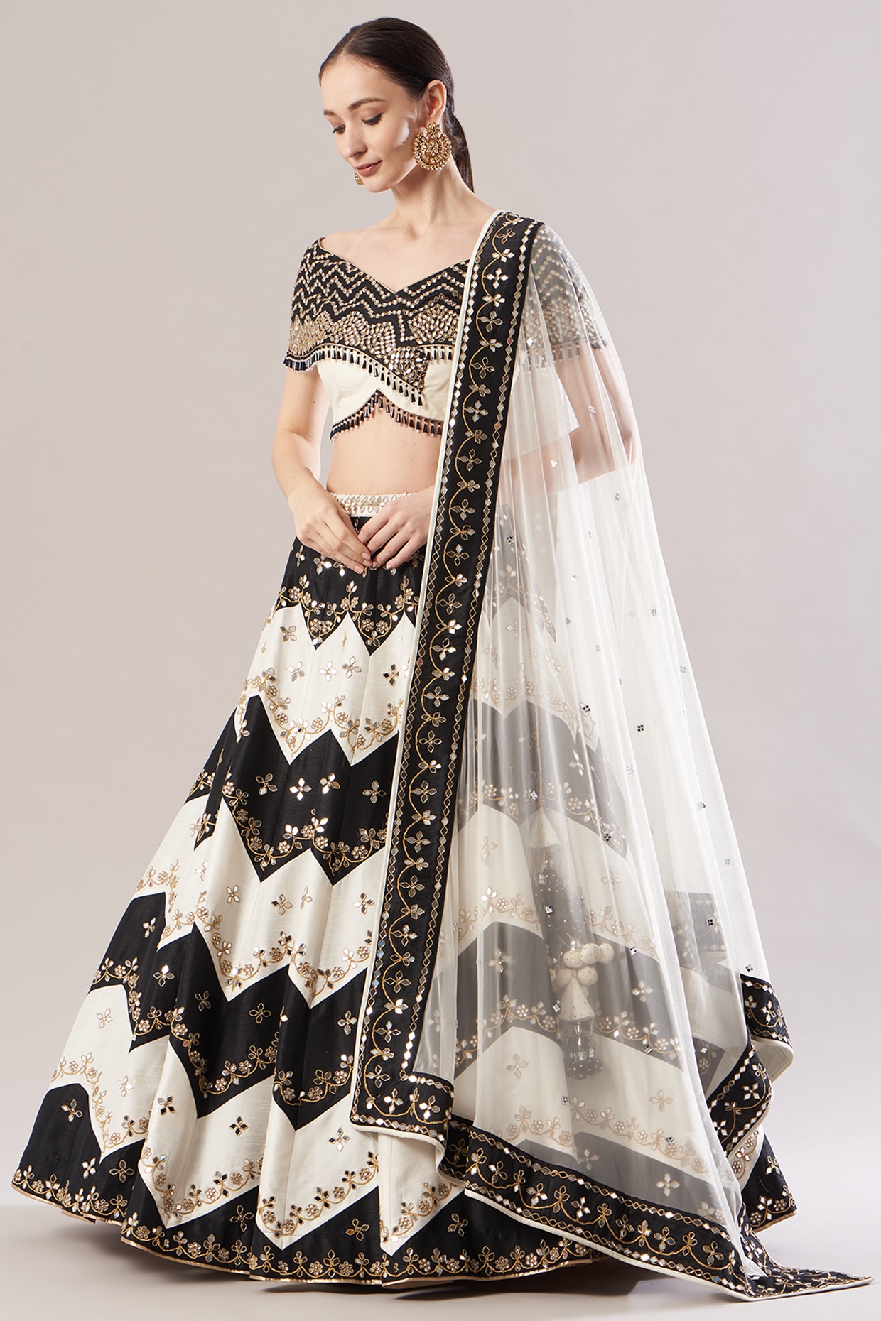 Jashn Black & White Lehenga – Wazir C