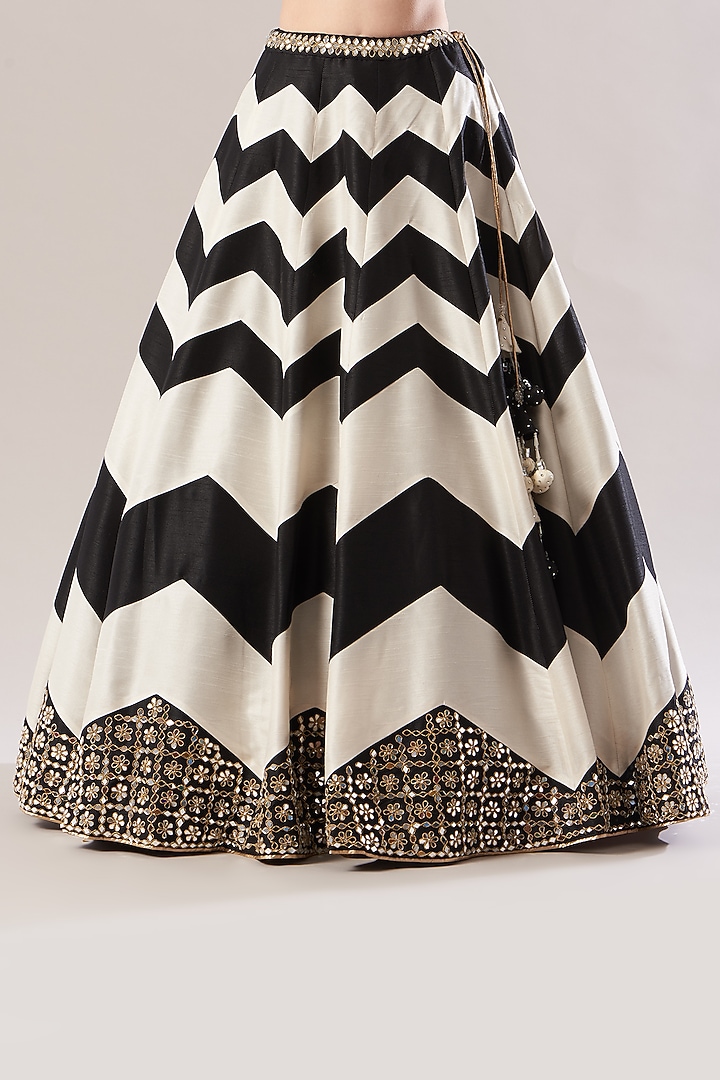 Black & White Wedding Lehenga Set With Mirror Work by Vandana Sethi at Pernia's Pop Up Shop