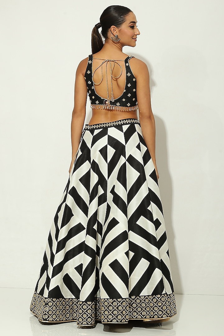 Black & White Dupion Silk Mirror Embellished Wedding Lehenga Set by Vandana Sethi at Pernia's Pop Up Shop