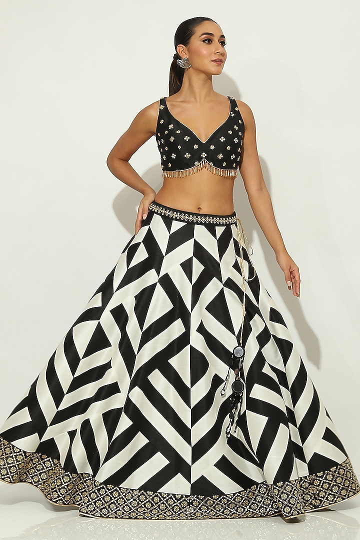 Black & White Dupion Silk Mirror Embellished Wedding Lehenga Set by Vandana Sethi at Pernia's Pop Up Shop